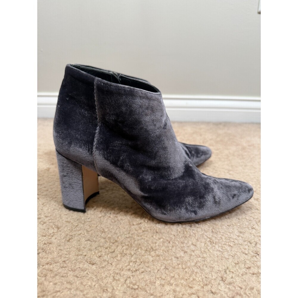 Manolo Blahnik Brusta Velvet Ankle Boots Size 38 US 8 Blue Heeled Designer